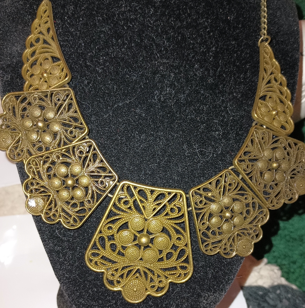 Vintage Style Gold Filigree Necklace
